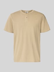 T-shirt z krótką listwą guzikową model 'ENIL' od DRYKORN - 41