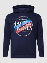 Bluza PLUS SIZE z kapturem i nadrukiem z logo model ‘JORCODYY’ od Jack & Jones Plus Niebieski - 40