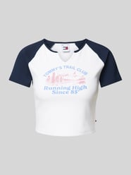 Slim Fit Cropped T-Shirt mit Label-Detail Modell 'VINTAGE PREP' von Tommy Jeans Blau - 6