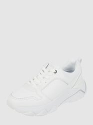 Sneakersy na platformie z imitacji skóry model ‘Mags’  od Guess Biały - 31