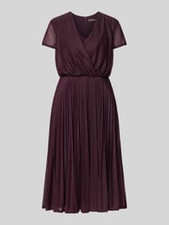 Cocktailkleid mit V-Ausschnitt und Plisseefalten von Vera Mont Bordeaux - 20