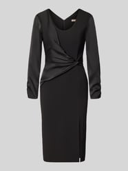 Sukienka koktajlowa z marszczeniami od Rinascimento - 28