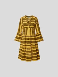 Knielanges Kleid mit V-Ausschnitt von Devotion Braun - 27