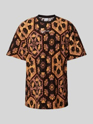 Oversized T-Shirt mit Label-Stitching von KARL KANI Braun - 11