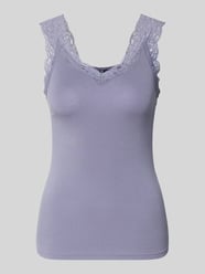 Top typu tank top o kroju slim fit z mieszanki wiskozy model 'BARBERA LACE' od PIECES - 5