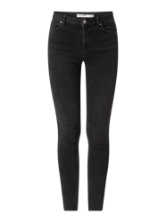 Jeansy o kroju Skinny Fit z dodatkiem streczu  od REVIEW Szary - 35
