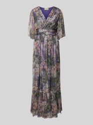 Abendkleid mit V-Ausschnitt von Lace & Beads - 21