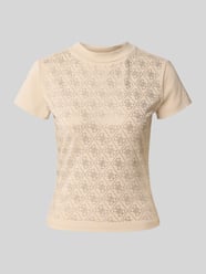 T-Shirt im Allover-Look mit Ziersteinbesatz von GUESS Beige - 17