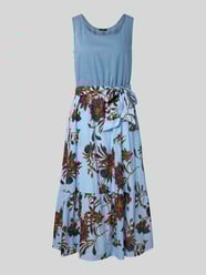Midikleid mit Bindegürtel von More & More - 24