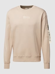 Sweatshirt mit Reißverschlusstasche am Ärmel Modell 'Organics' von Alpha Industries Beige - 10