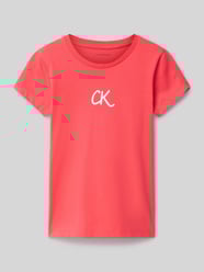 T-shirt o kroju slim fit z nadrukiem z logo i okrągłym dekoltem od Calvin Klein Jeans - 15