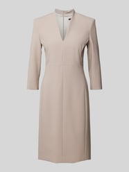 Knielanges Kleid mit V-Ausschnitt von Windsor Lila - 21