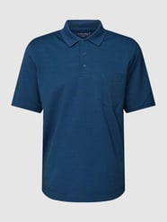 Poloshirt mit kurzer Knopfleiste und Logo-Stickerei von Christian Berg Men Blau - 24