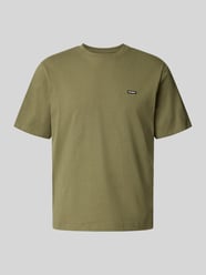 t-shirt z naszywką z logo i okrągłym dekoltem od REVIEW - 17