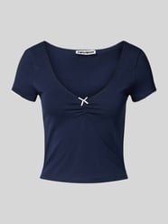 T-shirt krótki z dekoltem w serek od Review - 44