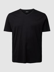 PLUS SIZE T-Shirt mit V-Auschnitt von S.Oliver Plus Schwarz - 17