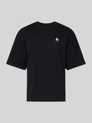 T-shirt z detalem z logo Model „Beam” od WOODBIRD - 10