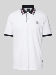 Regular Fit Poloshirt mit Label-Badge von bugatti - 18