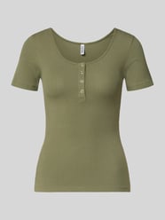 t-shirt o kroju slim fit z mieszanka bawełny model 'KITTE' od PIECES - 27