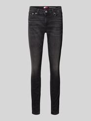 Jeansy o kroju skinny fit z mieszanki bawełny model ‘SOPHIE’ od Tommy Jeans - 46