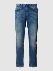 Tapered Fit Jeans mit Label-Patch von QS by s.Oliver Blau - 23