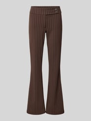 Flared Fit Hose aus elastischem Viskose-Mix mit Knopfverschluss von Gina Tricot - 37