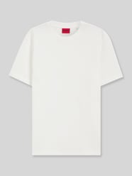męski t-shirt o kroju regular fit z mieszanki bawełny od HUGO - 4