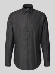 Koszula biznesowa o kroju slim fit z kołnierzykiem typu kent od Jake*s - 28