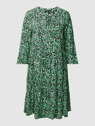 Kleid aus reiner Viskose mit Allover-Muster von comma Grün - 39