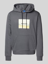 Hoodie mit Motiv-Print Modell 'VESTERBRO NEWTON' von Jack & Jones Grau - 14