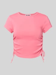 Cropped T-Shirt mit Raffungen von Review - 32