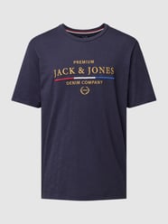 T-Shirt mit Label-Motiv-Stitching Modell 'BLUTRAVIS' von Jack & Jones Premium Blau - 43