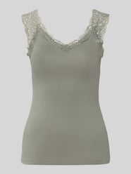 Top typu tank top o kroju slim fit z mieszanki wiskozy model 'BARBERA LACE' od PIECES - 25