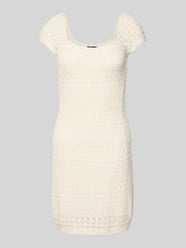 Strickkleid mit Strukturmuster und Wellensaum von REVIEW - 29