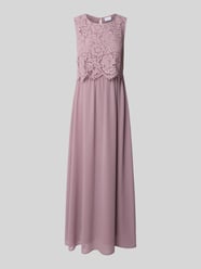 Maxikleid mit Spitze und Cut Out im Rücken von Vila Pink - 37