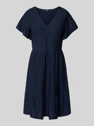 Tailliertes Freizeitkleid mit Lochstickerei Modell 'SANDRA' von Only - 19