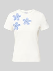 Regular Fit T-Shirt mit floralem Zierbesatz von Jake*s Casual - 1