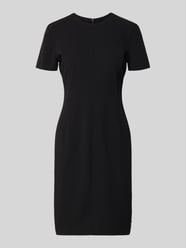 Knielanges Etuikleid mit Rundhalsausschnitt von Calvin Klein Womenswear - 23