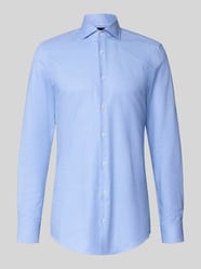 Slim Fit Businesshemd mit extra langem Arm Modell 'HANK' von BOSS - 17
