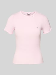 T-shirt o kroju slim fit z mieszanki bawełny od Tommy Jeans Fuksjowy - 23