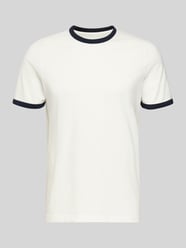 T-shirt o kroju slim fit z okrągłym dekoltem od MCNEAL - 38