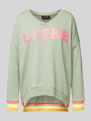 Oversized sweatshirt met V-hals, model 'Liebe Hearts' van miss goodlife Groen - 41