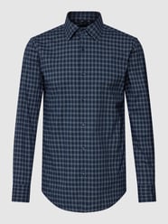 Koszula biznesowa o kroju slim fit w kratkę model „Hank” od BOSS Niebieski - 14