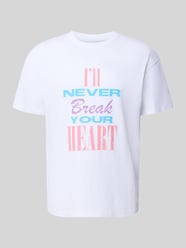 T-shirt o kroju relaxed fit z czystej bawełny model 'Backstreet Boys' od Mister Tee - 3