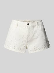 Straight Fit Shorts mit floralem Loch-Stitching von Gina Tricot - 7