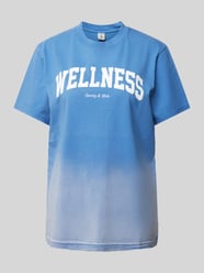 T-Shirt mit Label-Print Modell 'Wellness' von Sporty & Rich Blau - 18