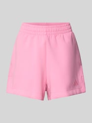 Szorty dresowe o kroju regular fit z nadrukiem z logo od adidas Sportswear - 5