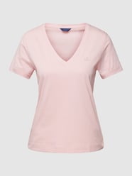 T-shirt z dekoltem w serek model ‘Basic’ od Gant Różowy - 15