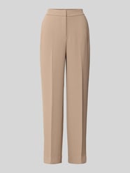 Spodnie o kroju straight fit z kantami model 'Dani' od Forever New - 20