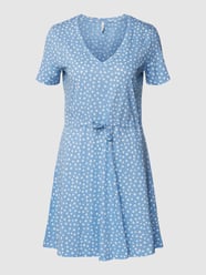 Minikleid mit floralem Allover-Muster von Only Blau - 21